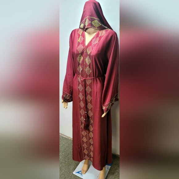 Dubai Abaya Sizes 54,56,58 in Maroon color. - Picture 4 of 6